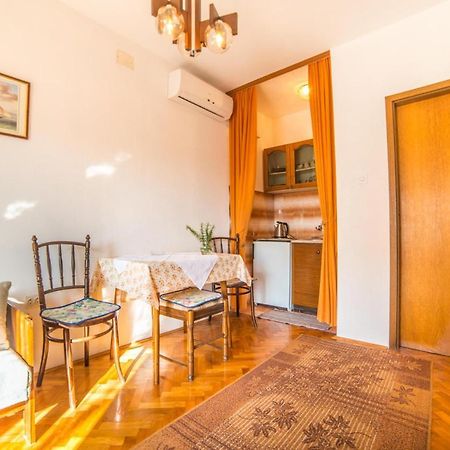 Apartments Antic 4255 Selce Esterno foto