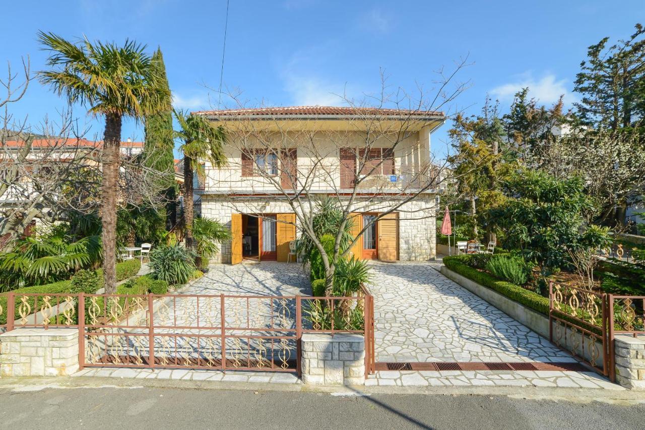 Apartments Antic 4255 Selce Esterno foto