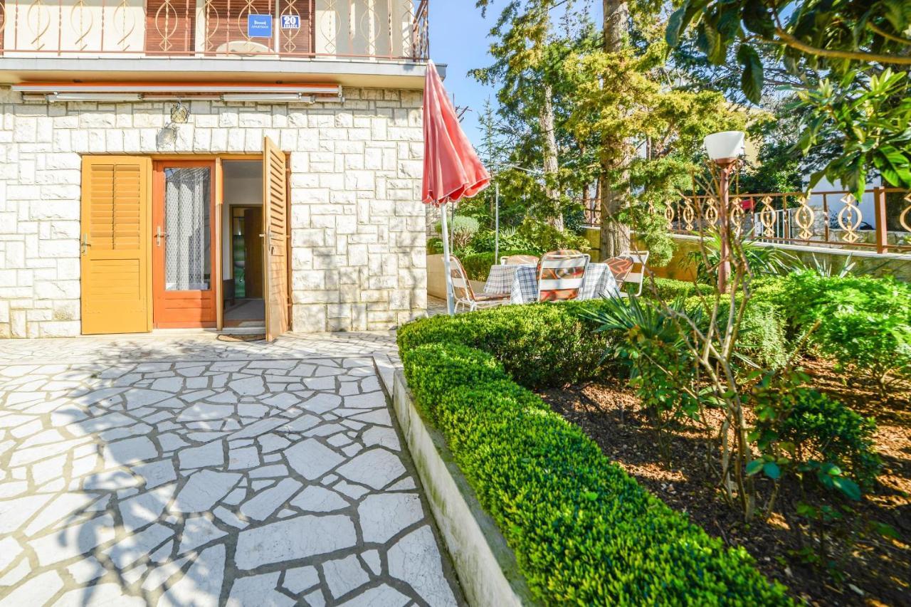 Apartments Antic 4255 Selce Esterno foto