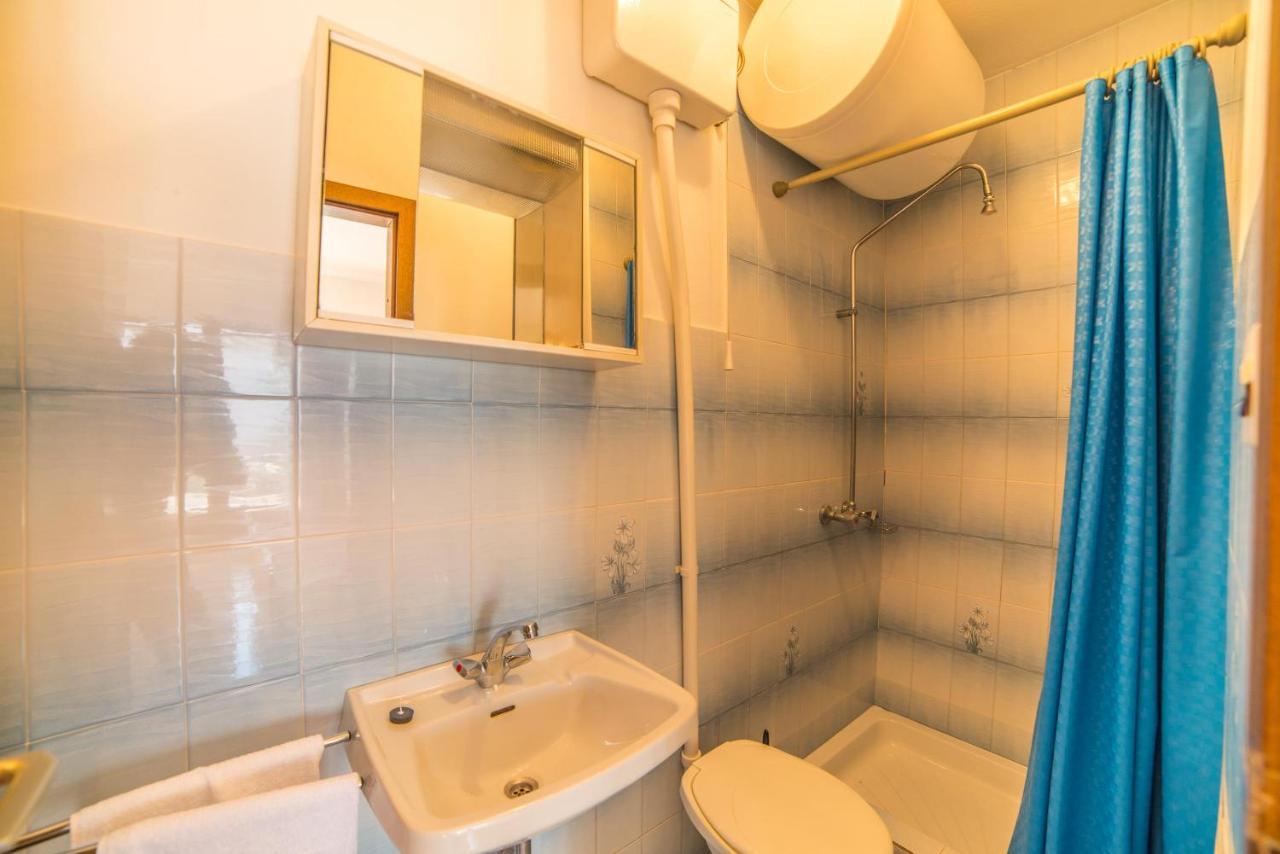 Apartments Antic 4255 Selce Esterno foto