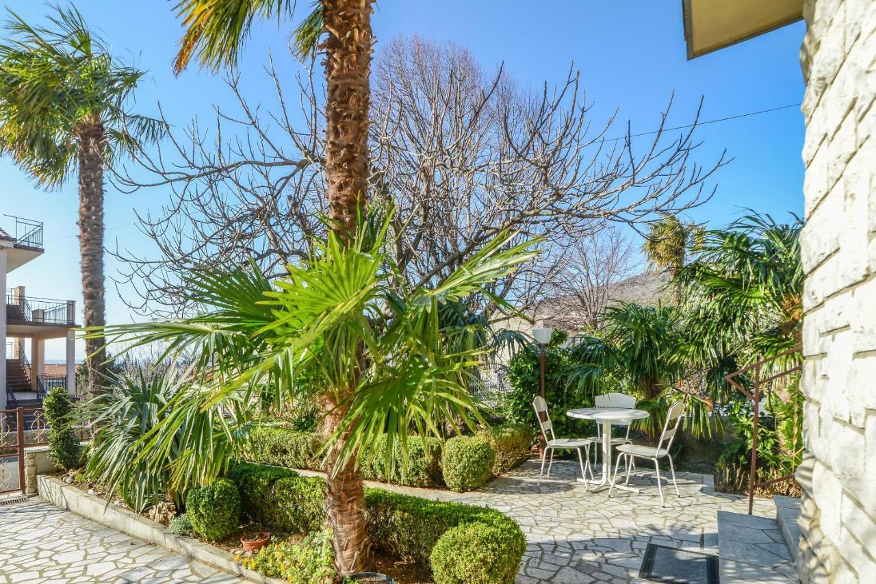 Apartments Antic 4255 Selce Esterno foto